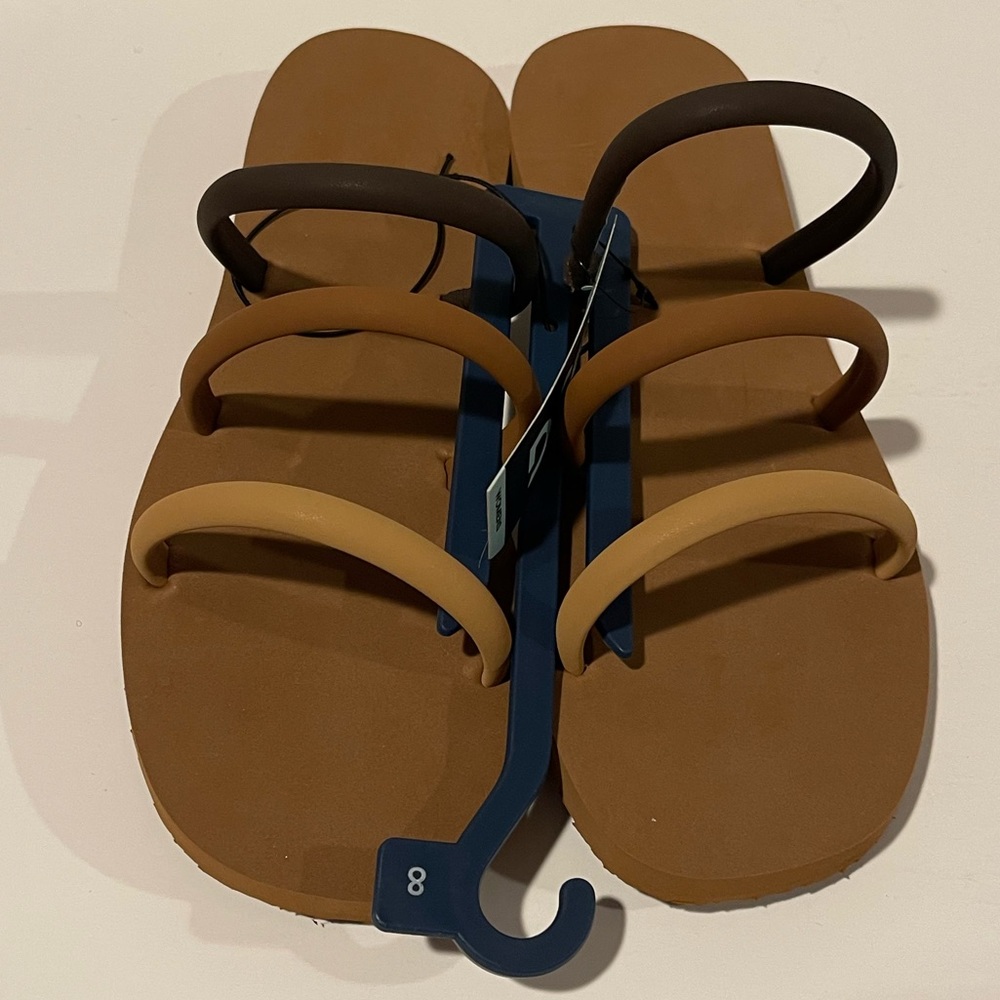 NWT Women’s DSG Slides, Size 8